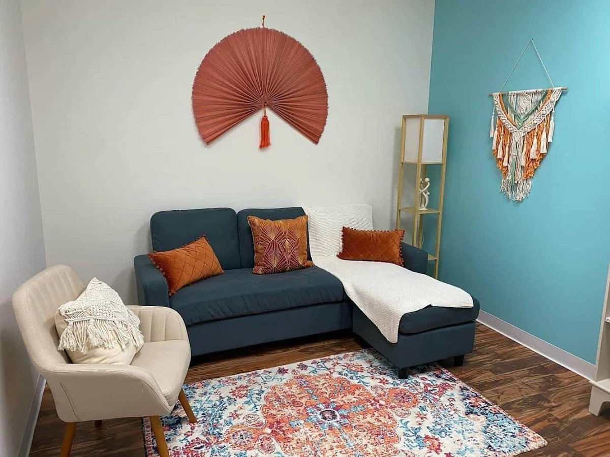 The Nestled Outpatient - Photo 4